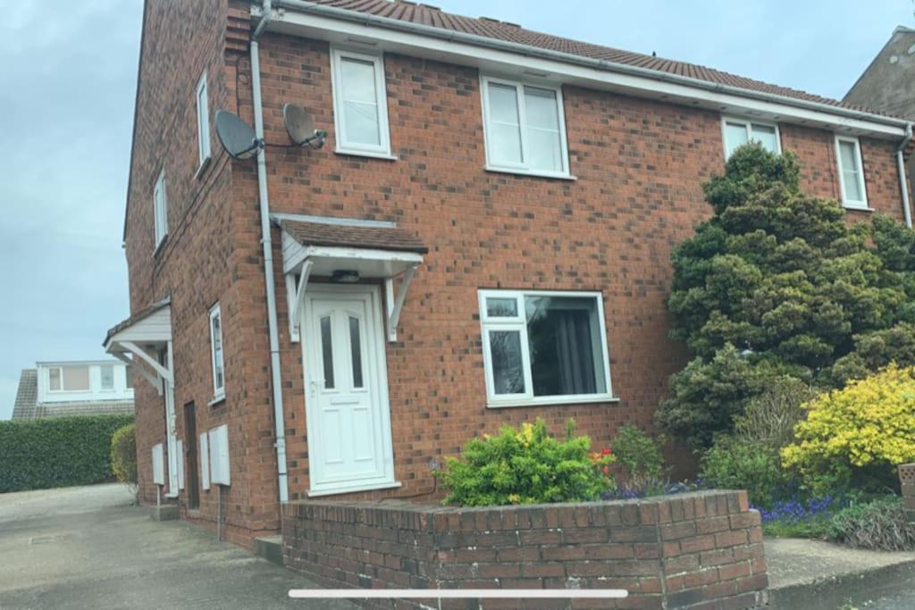 Cayton Village Hide Away Exterior foto